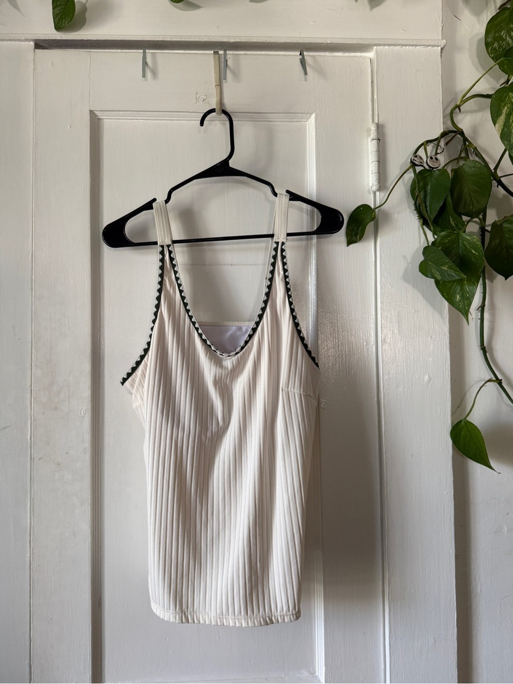 Cream Ribbed Tank with Black Scallop Trim ROTITA size XL